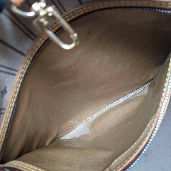 LOUIS VUITTON Neverfull GM Shoulder Bag - Picture 14 of 16